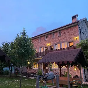 Makry , Puke Albania